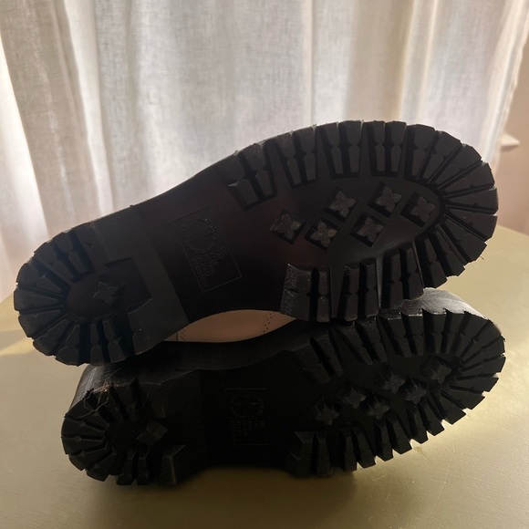 Dr. Martens 2976 Quad Chelsea Boot - Picture 2 of 5